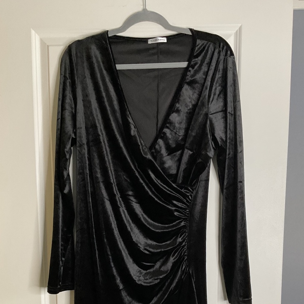 Zaberry Black Velvet Faux Wrap Dress in XL

Preloved in great condition